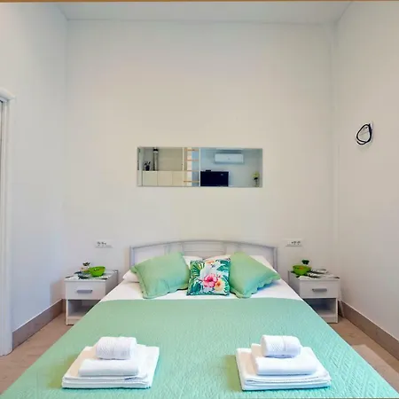 Microapartment Suni Lägenhet Split